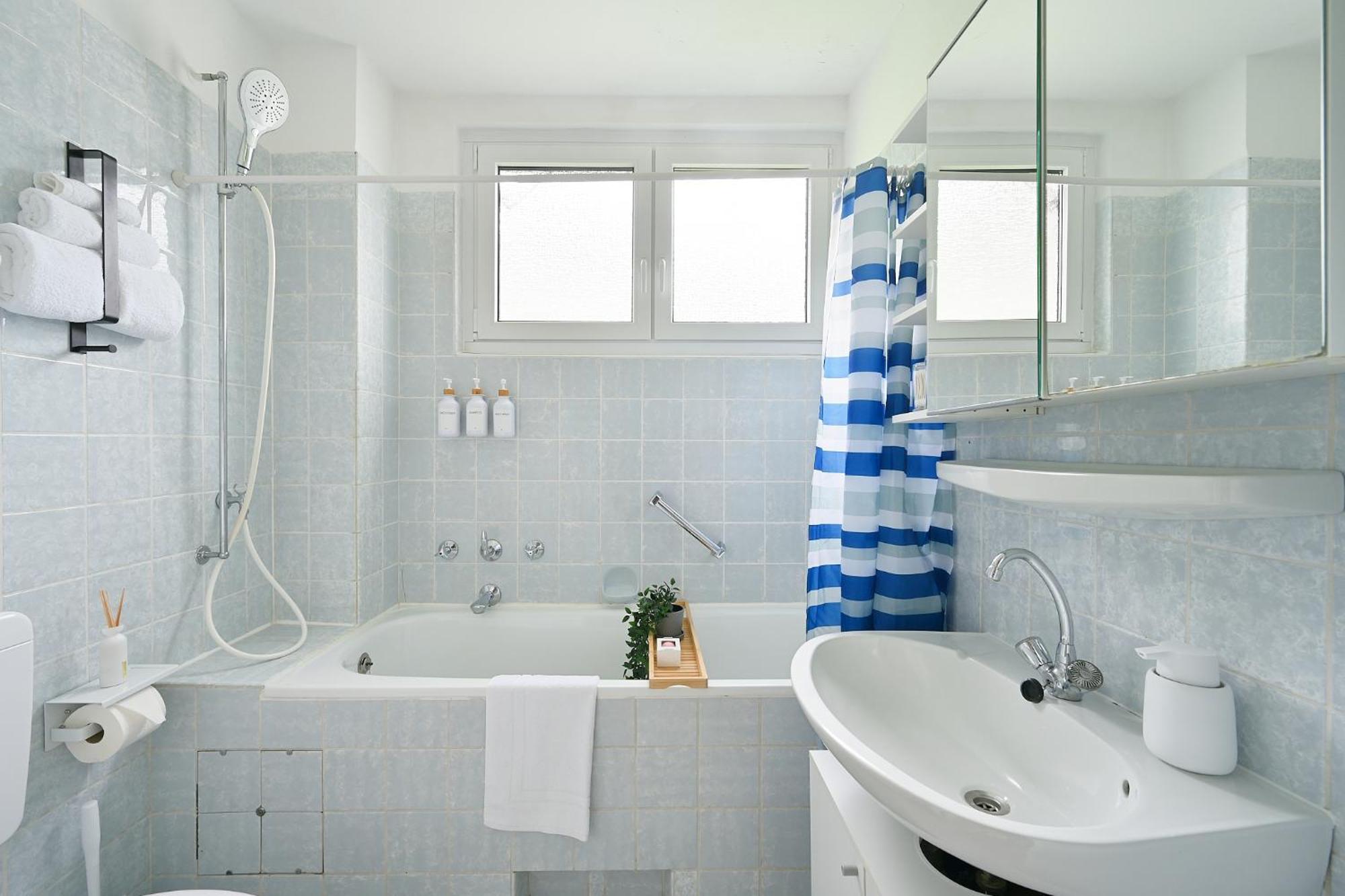 Beautiful And Stylish 1-Bedroom With Kitchen And King Size Bed Wuppertal Esterno foto